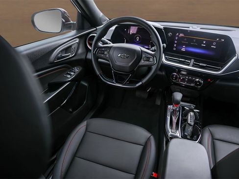 Used 2025 Chevrolet Trax RS w/ Sunroof Package image 21