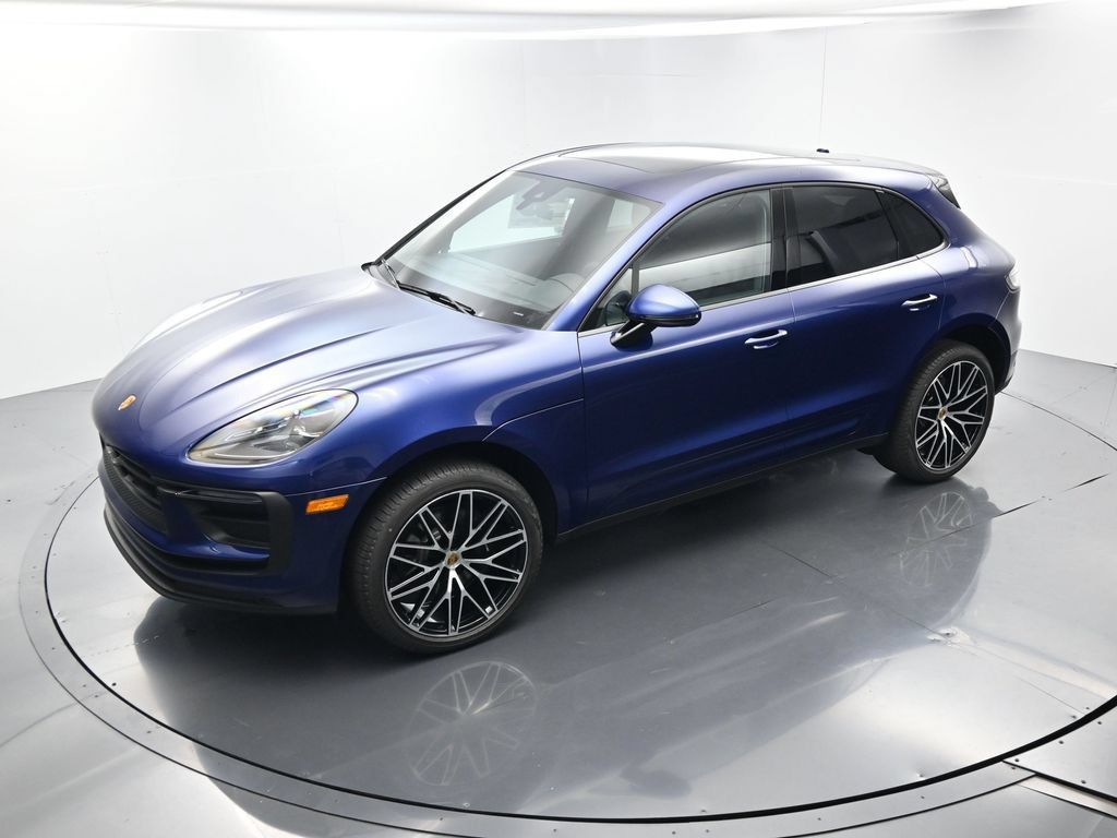 Certified 2025 Porsche Macan AWD/4WD image 34