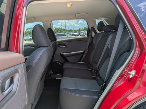 Used 2021 Nissan Rogue SV FWD image 15