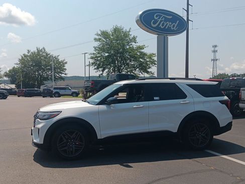 Used 2025 Ford Explorer ST AWD/4WD image 10