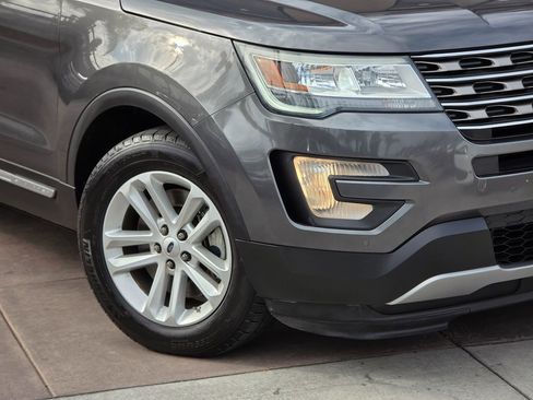 Used 2016 Ford Explorer XLT w/ Equipment Group 202A image 5