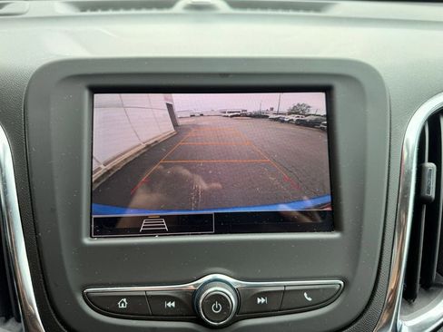 Used 2024 Chevrolet Equinox LT FWD image 24