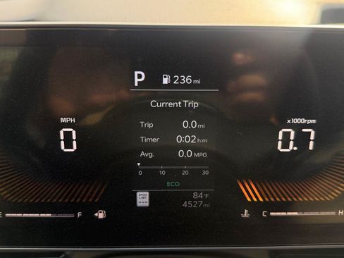 Used 2026 Kia Carnival FWD image 14