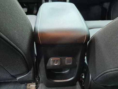Used 2022 Chevrolet Colorado LT w/ LT Convenience Package RWD image 16