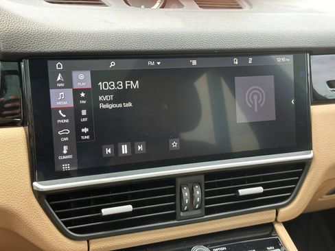 Used 2019 Porsche Cayenne AWD/4WD image 35