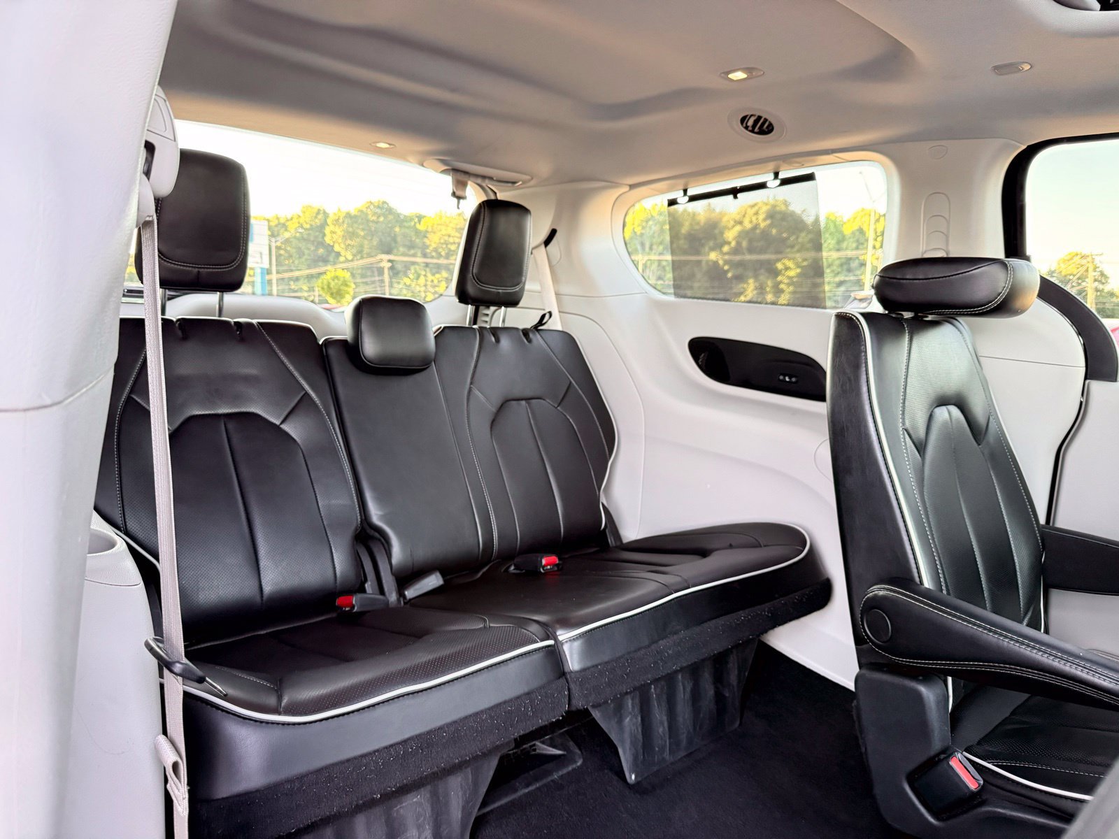 Used 2022 Chrysler Pacifica Limited FWD image 27