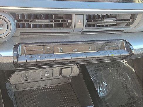 Used 2024 Toyota Prius LE image 28