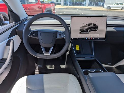 Used 2026 Tesla Model Y 2WD image 26