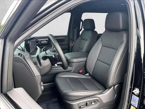Used 2026 Chevrolet Suburban LT w/ Comfort Package RWD image 26