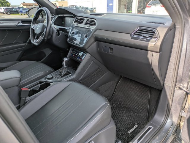 Used 2023 Volkswagen Tiguan SE R-Line AWD/4WD image 25