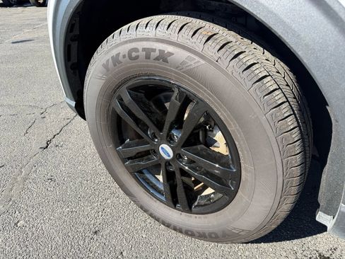 Used 2022 Ford Explorer XLT w/ Equipment Group 202A image 35