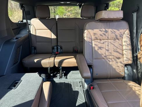 Used 2025 Chevrolet Tahoe High Country AWD/4WD image 38