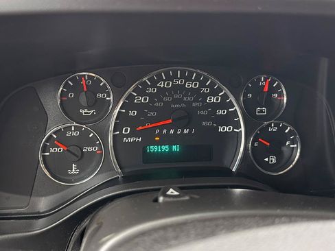 Used 2018 Chevrolet Express 2500 Extended RWD image 32