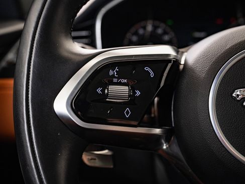 Certified 2024 Jaguar F-PACE R-Dynamic S image 28