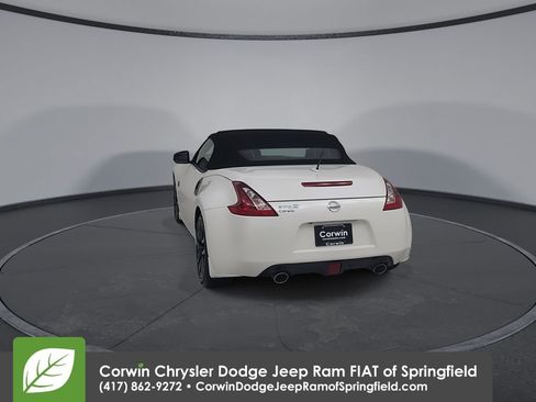Used 2019 Nissan 370Z Touring RWD image 12