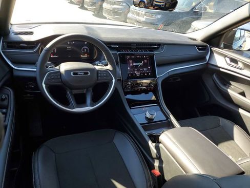 New 2025 Jeep Grand Cherokee Altitude image 7