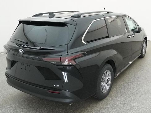 New 2026 Toyota Sienna XLE FWD image 19