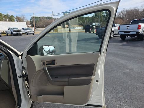 Used 2011 Ford Focus SE image 20