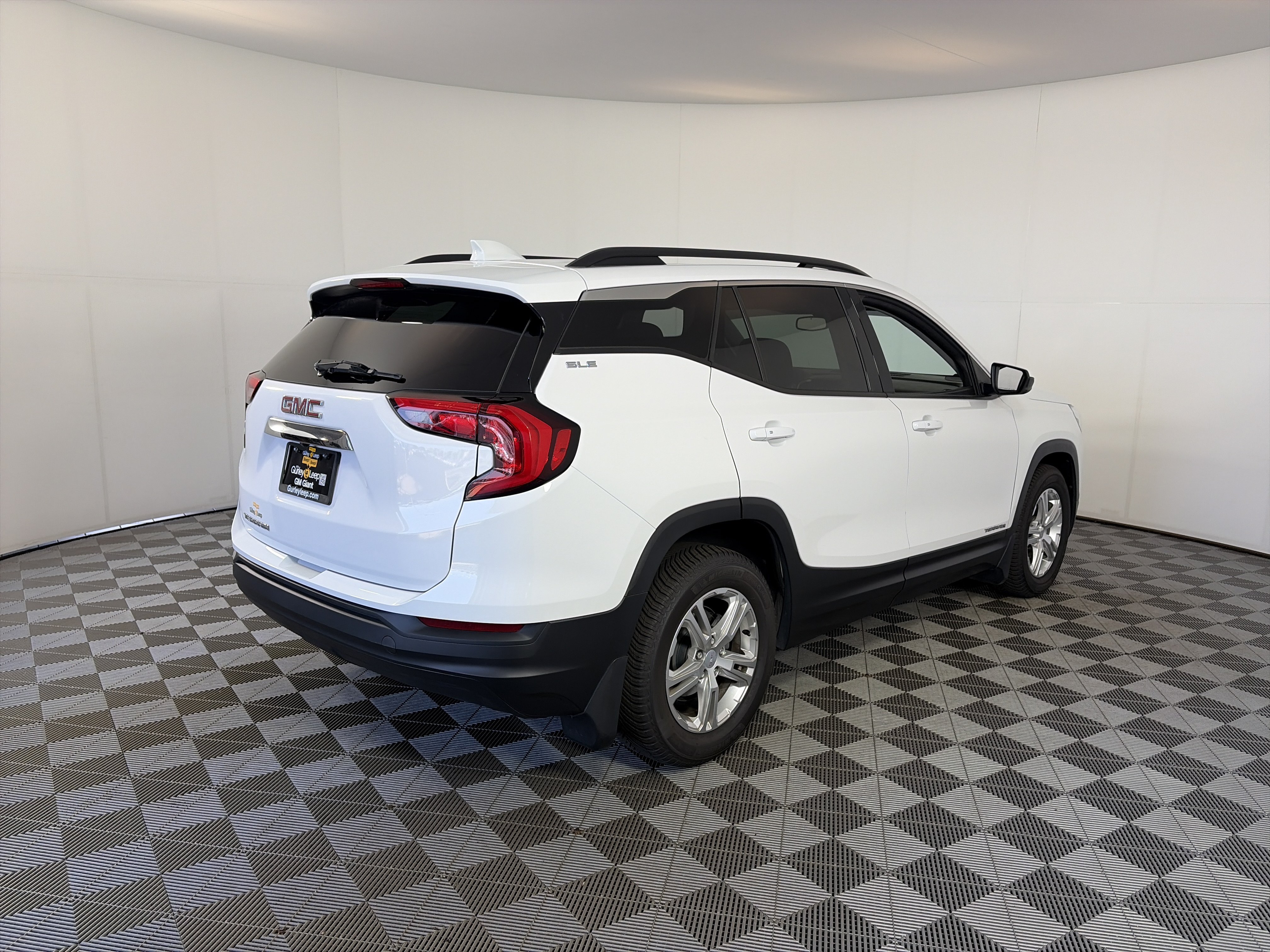 Used 2018 GMC Terrain SLE w/ Driver Convenience Package FWD image 5