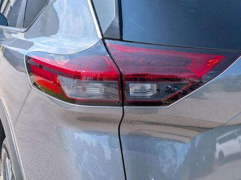 Certified 2022 Nissan Rogue SV image 11