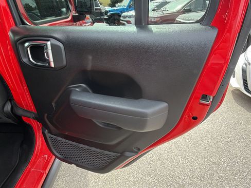 Used 2025 Jeep Wrangler Unlimited Rubicon 4xe w/ Convenience Group AWD/4WD image 21