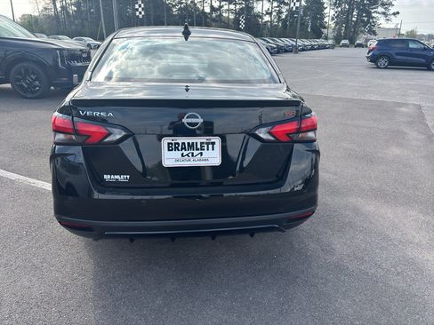 Used 2024 Nissan Versa SR image 2