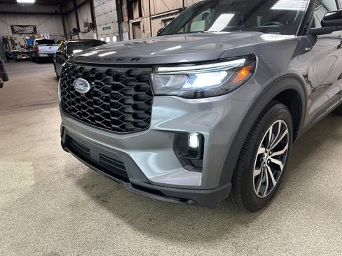 Certified 2025 Ford Explorer ST-Line image 28