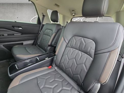 New 2026 Nissan Pathfinder Platinum FWD image 22