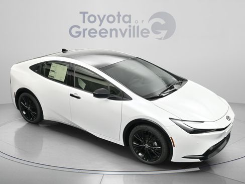 Used 2025 Toyota Prius FWD image 18