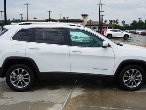 Used 2019 Jeep Cherokee Latitude Plus FWD image 4