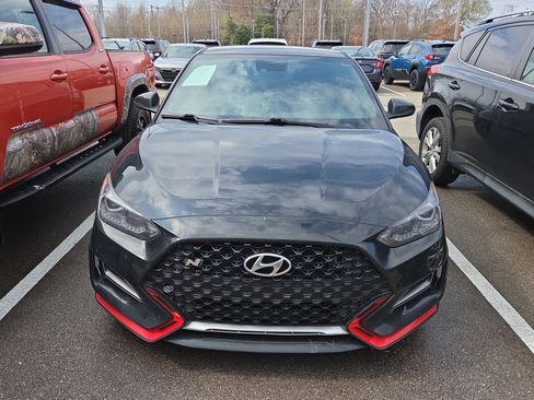 Used 2021 Hyundai Veloster N image 3