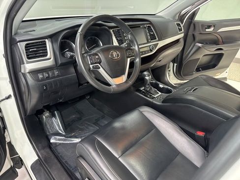 Used 2019 Toyota Highlander XLE image 13