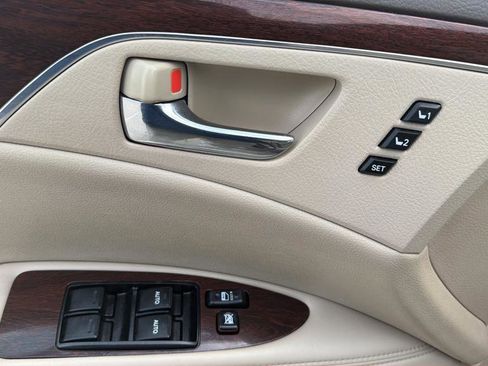 Used 2009 Toyota Avalon Limited FWD image 19