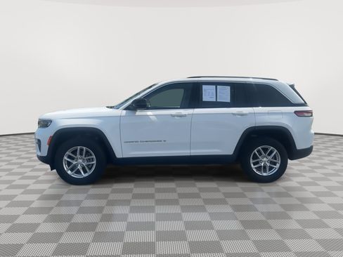 Used 2023 Jeep Grand Cherokee Laredo w/ Luxury Tech Group I AWD/4WD image 5