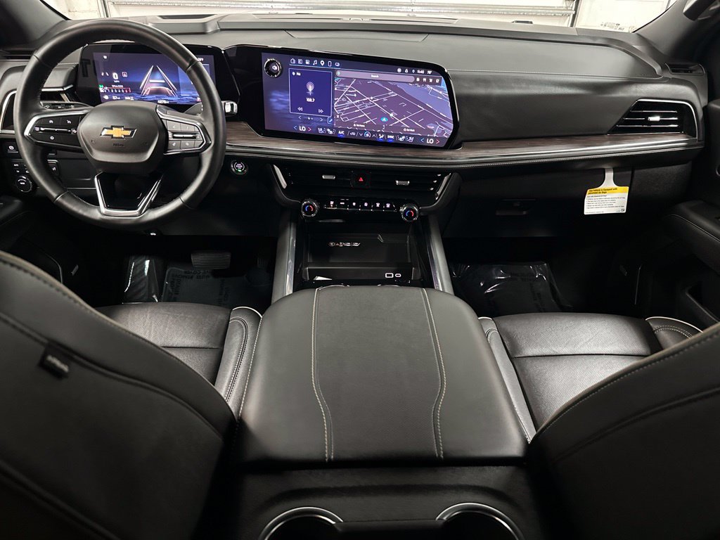 Used 2025 Chevrolet Suburban Premier AWD/4WD image 25
