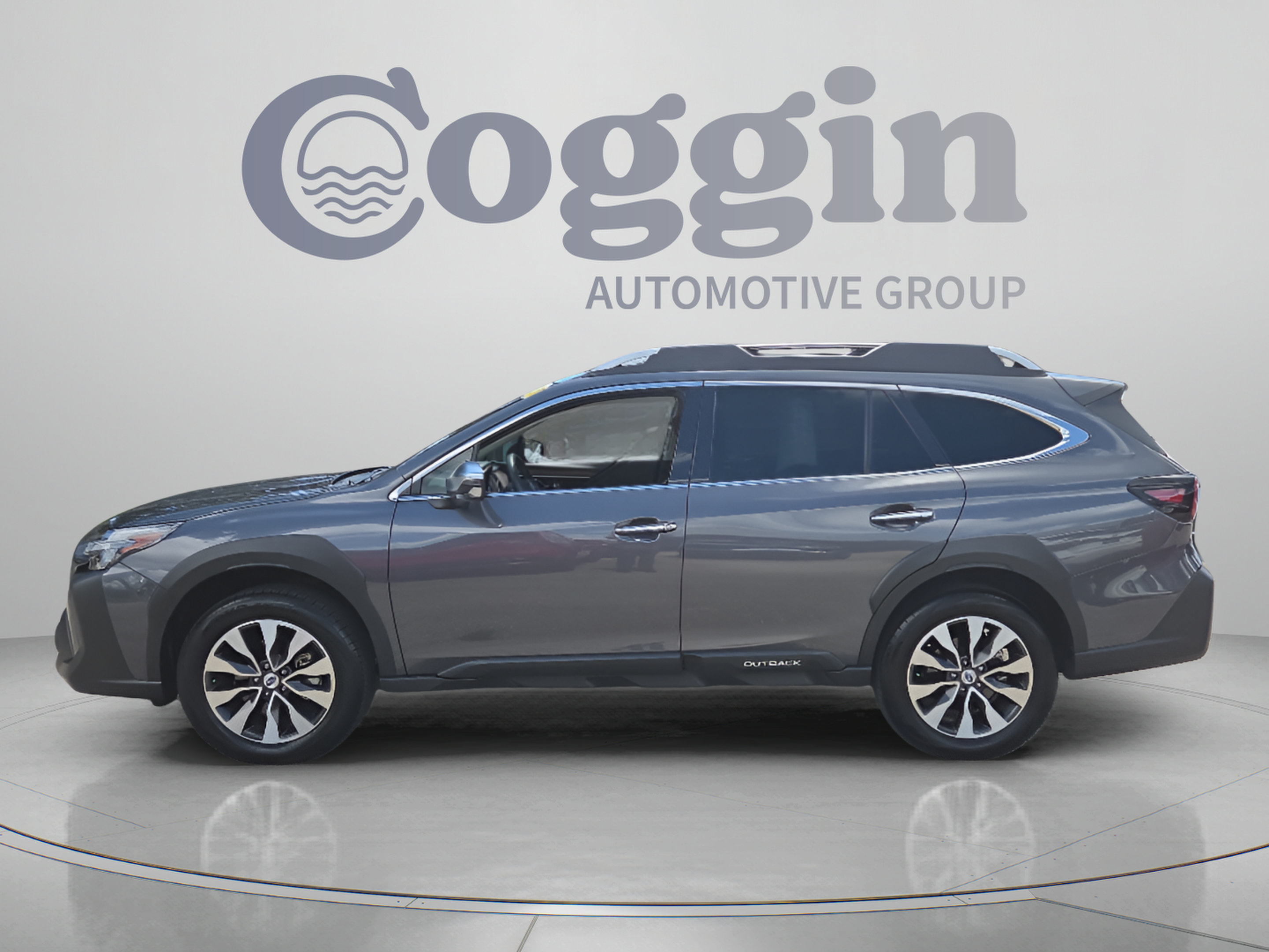 Used 2025 Subaru Outback Touring AWD/4WD image 2
