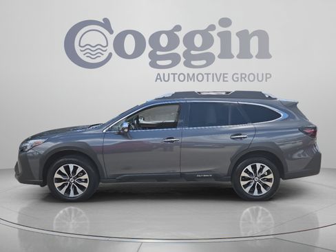 Used 2025 Subaru Outback Touring AWD/4WD image 2