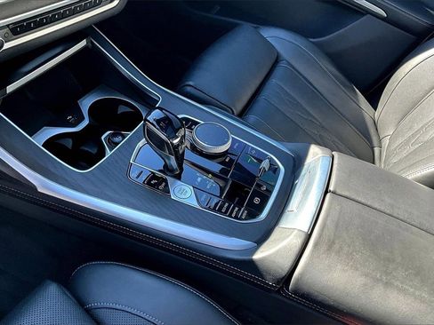 Used 2021 BMW X7 M50i image 18