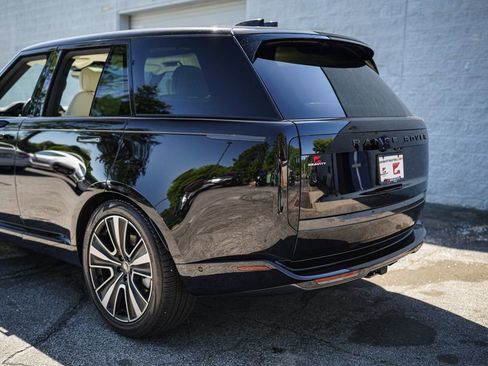 Used 2025 Land Rover Range Rover SE AWD/4WD image 12