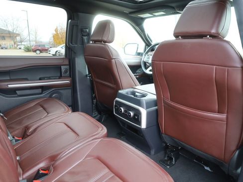 Used 2024 Ford Expedition Limited image 19