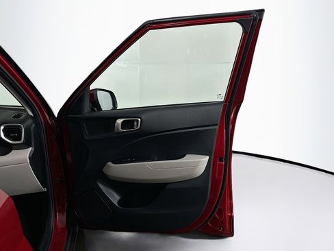 Used 2024 Hyundai Venue SEL image 31