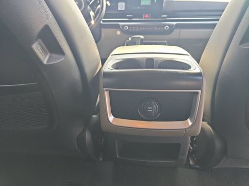 Used 2025 Kia Carnival FWD image 17