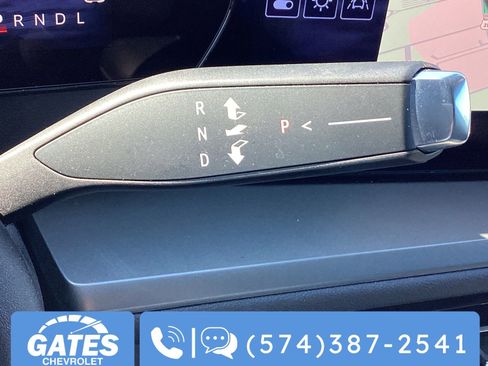 Used 2025 Chevrolet Traverse LT image 32