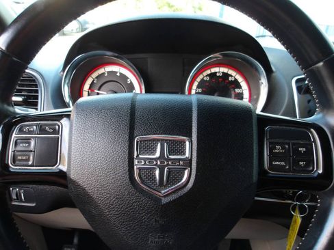 Used 2019 Dodge Grand Caravan SXT FWD image 15