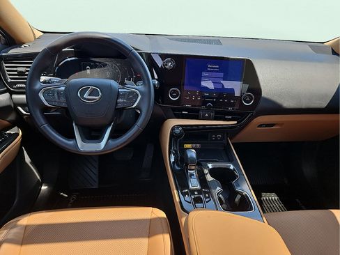 Used 2025 Lexus NX 250 FWD w/ Accessory Package (2T) image 11