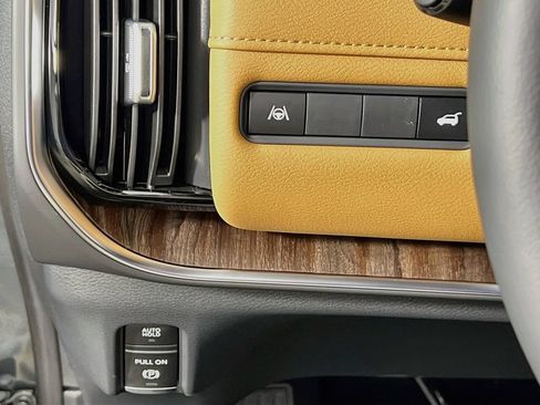 New 2026 Nissan Armada SL w/ Captain's Chari Seat Package AWD/4WD image 9