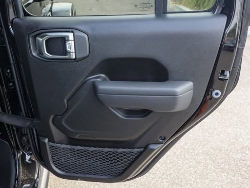 New 2025 Jeep Gladiator Willys image 18