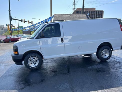 Used 2020 Chevrolet Express 2500 2500 3dr Cargo Van w/ Driver Convenience Package image 5