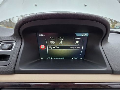 Used 2015 Volvo XC70 T6 Platinum w/ Protection Package image 37