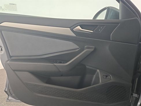 Used 2025 Volkswagen Jetta SE image 27